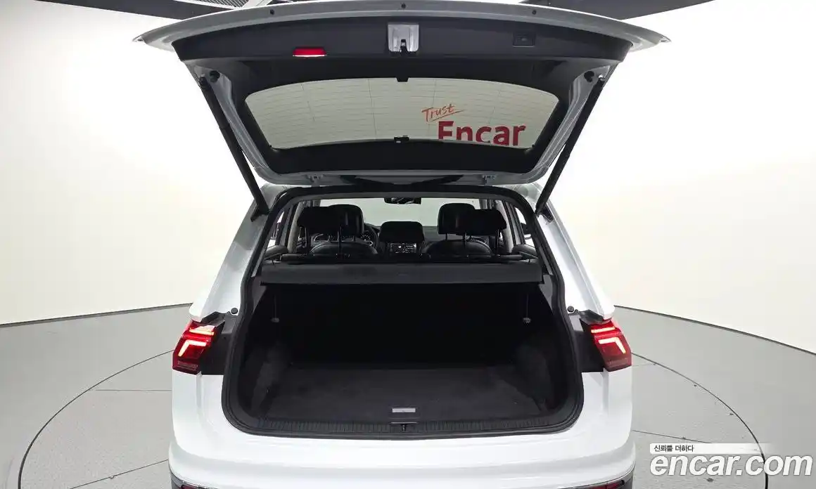 Volkswagen Tiguan 2021 2.0 гидро в Москве № 2060443, фото 26