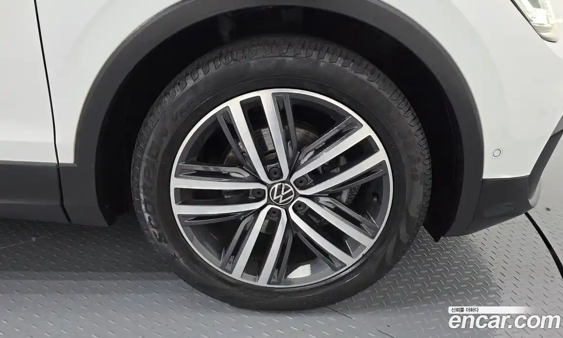 Volkswagen Tiguan 2021 2.0 гидро в Москве № 2060443, фото 7