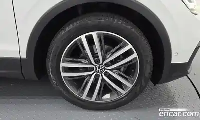 Volkswagen Tiguan 2021 2.0 гидро в Москве № 2060443, миниатюра 7