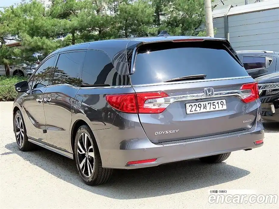 Honda Odyssey 2019 3.5 гидро в Москве № 2062847, фото 3
