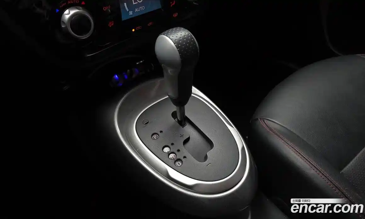 Nissan Juke 2016 1.6 гидро в Москве № 2065565, фото 9