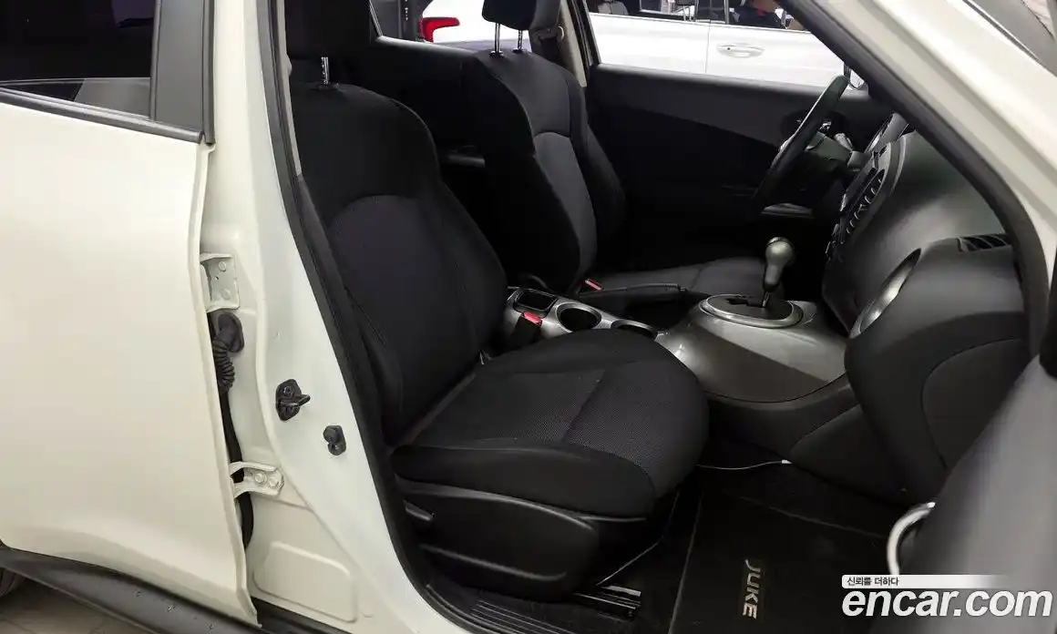 Nissan Juke 2013 1.6 гидро в Москве № 2065597, фото 11