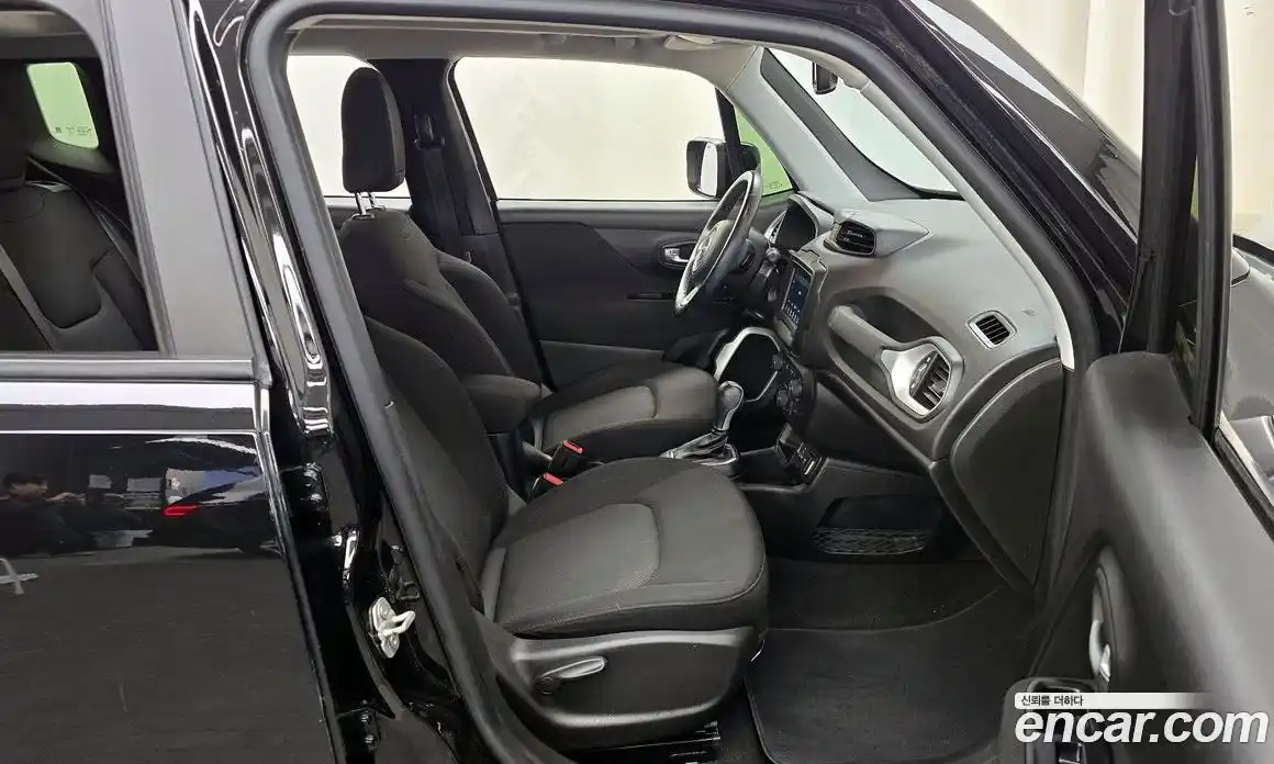 Jeep Renegade 2019 2.4 гидро в Москве № 169803, фото 11