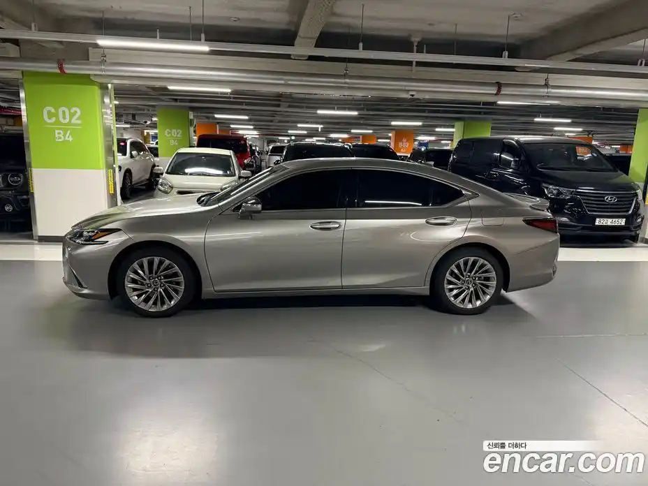 Lexus ES 2023 2.5 гидро в Москве № 1917206, фото 3