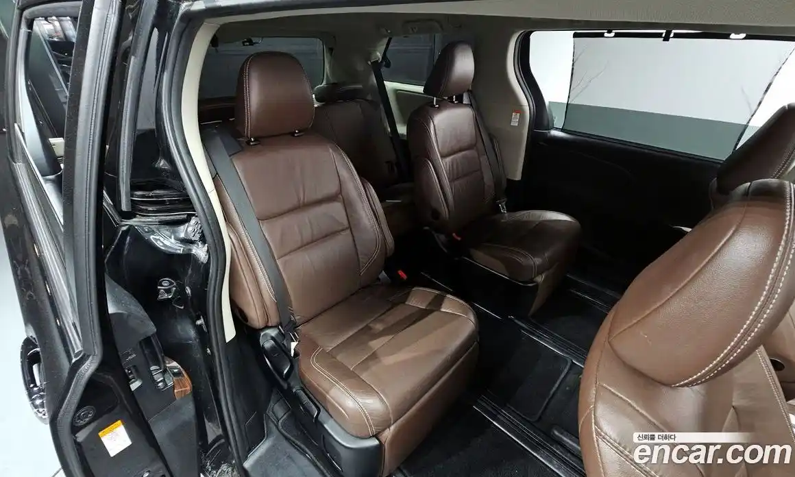 Toyota Sienna 2017 3.5 гидро в Москве № 199643, фото 12