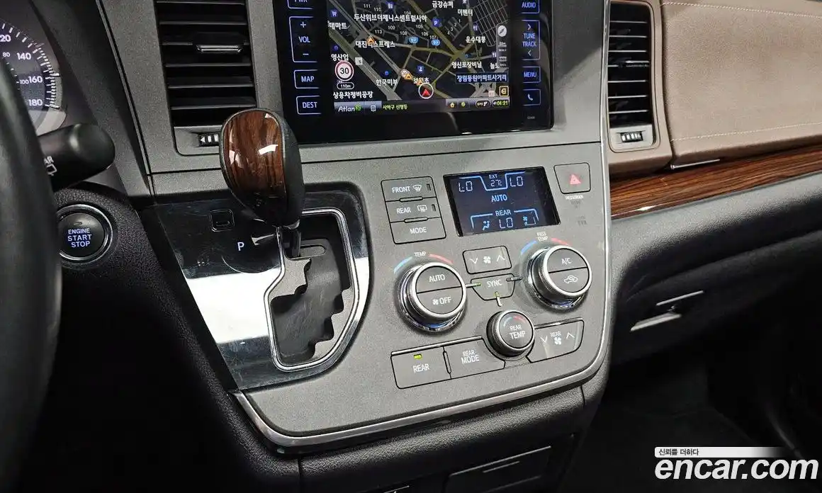 Toyota Sienna 2017 3.5 гидро в Москве № 199643, фото 9