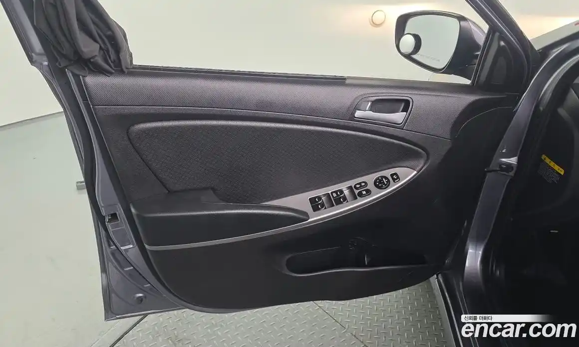 Hyundai Accent 2016 1.4 гидро в Москве № 2050015, фото 14