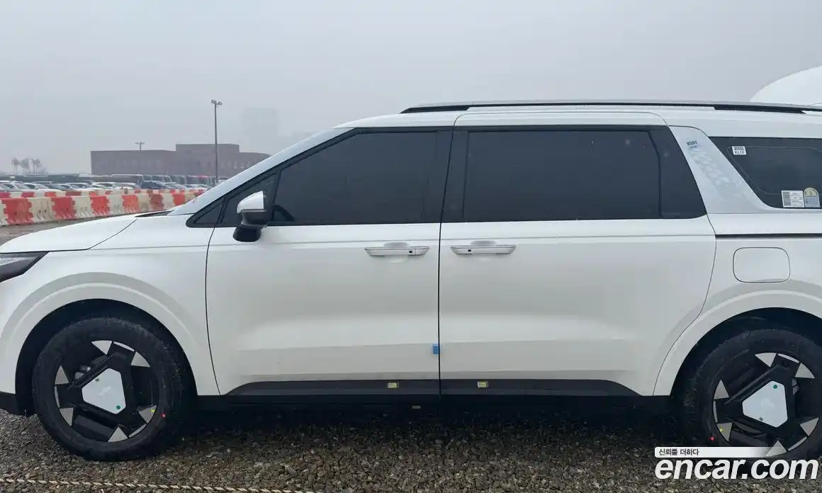 Kia Canival 2026 1.6 гидро в Москве № 2050539, фото 3