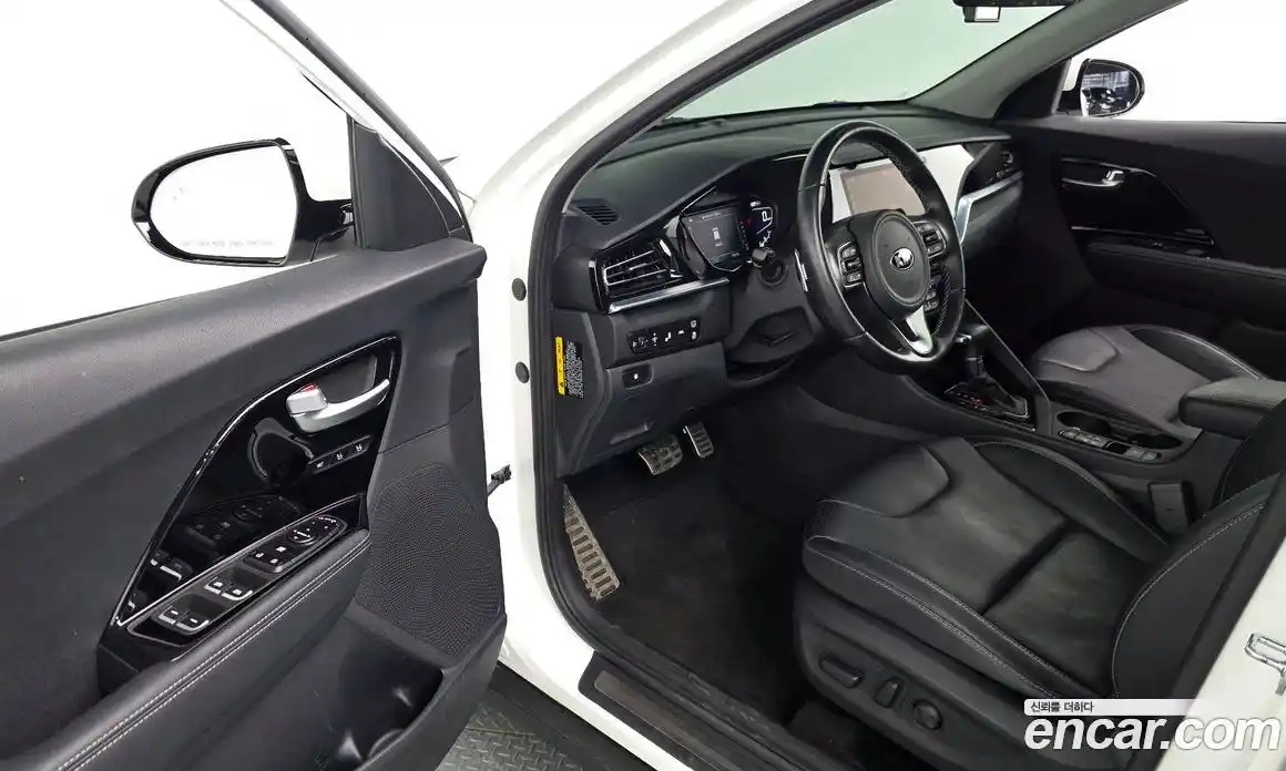 Kia Niro 2021 1.6 гидро в Москве № 2051370, фото 13