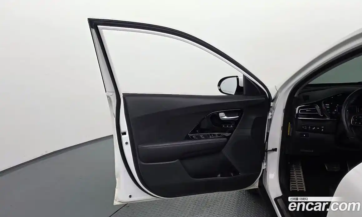 Kia Niro 2021 1.6 гидро в Москве № 2051370, фото 14