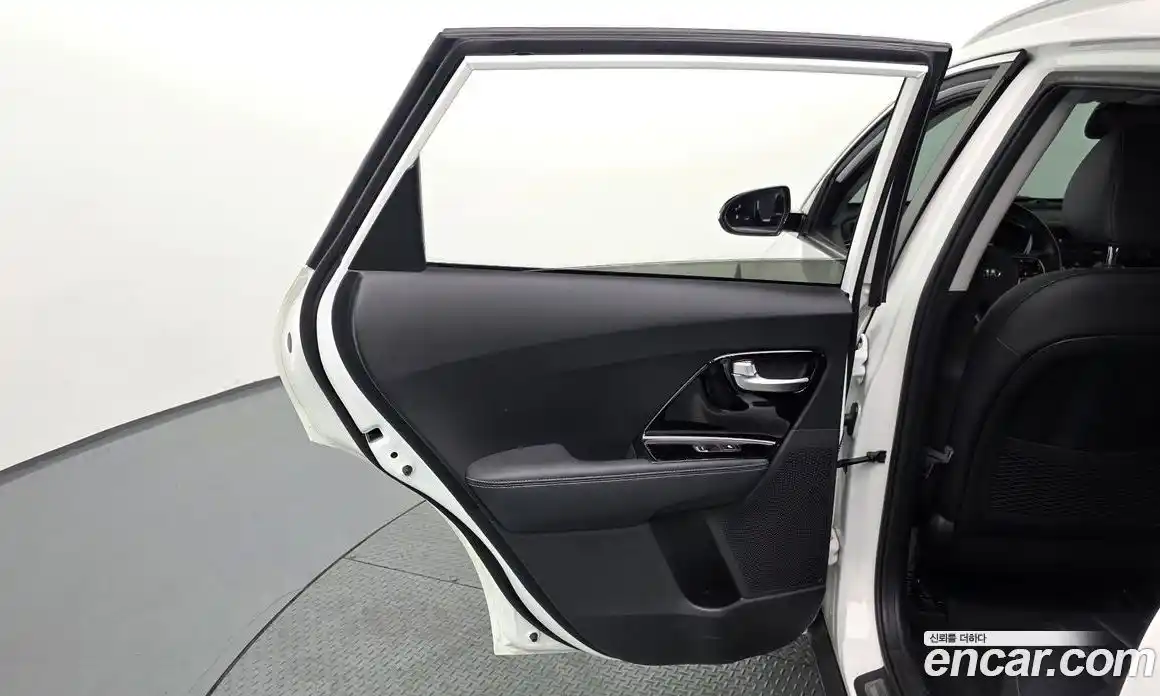 Kia Niro 2021 1.6 гидро в Москве № 2051370, фото 15