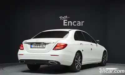 Mercedes-Benz E-Class 2020 2.0 гидро в Москве № 2054392, миниатюра 2