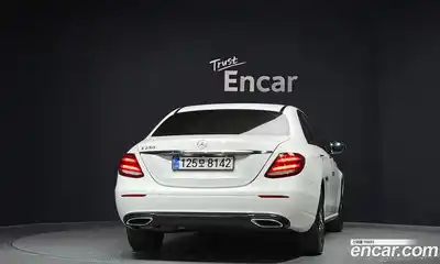 Mercedes-Benz E-Class 2020 2.0 гидро в Москве № 2054392, миниатюра 4