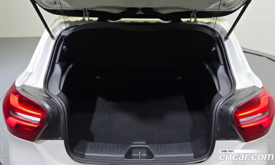 Mercedes-Benz A-Class 2017 1.6 гидро в Москве № 2054576, фото 20