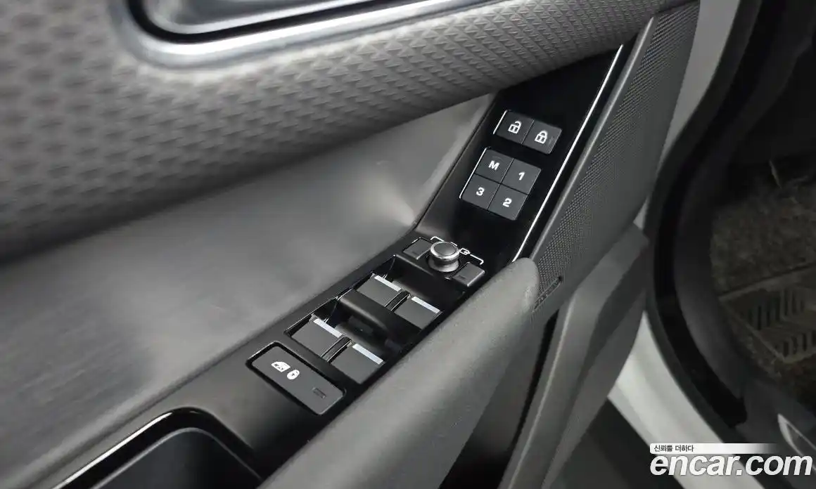 Land Rover Range-Rover Velar 2023 2.0 гидро в Москве № 2058787, фото 27