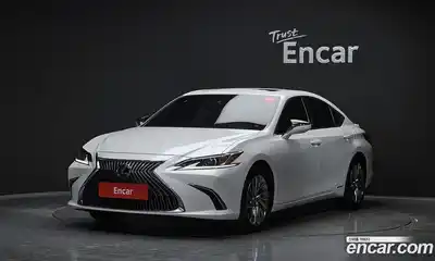Lexus ES, 2021
