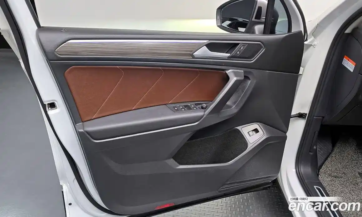 Volkswagen Tiguan 2023 2.0 гидро в Москве № 2060357, фото 13