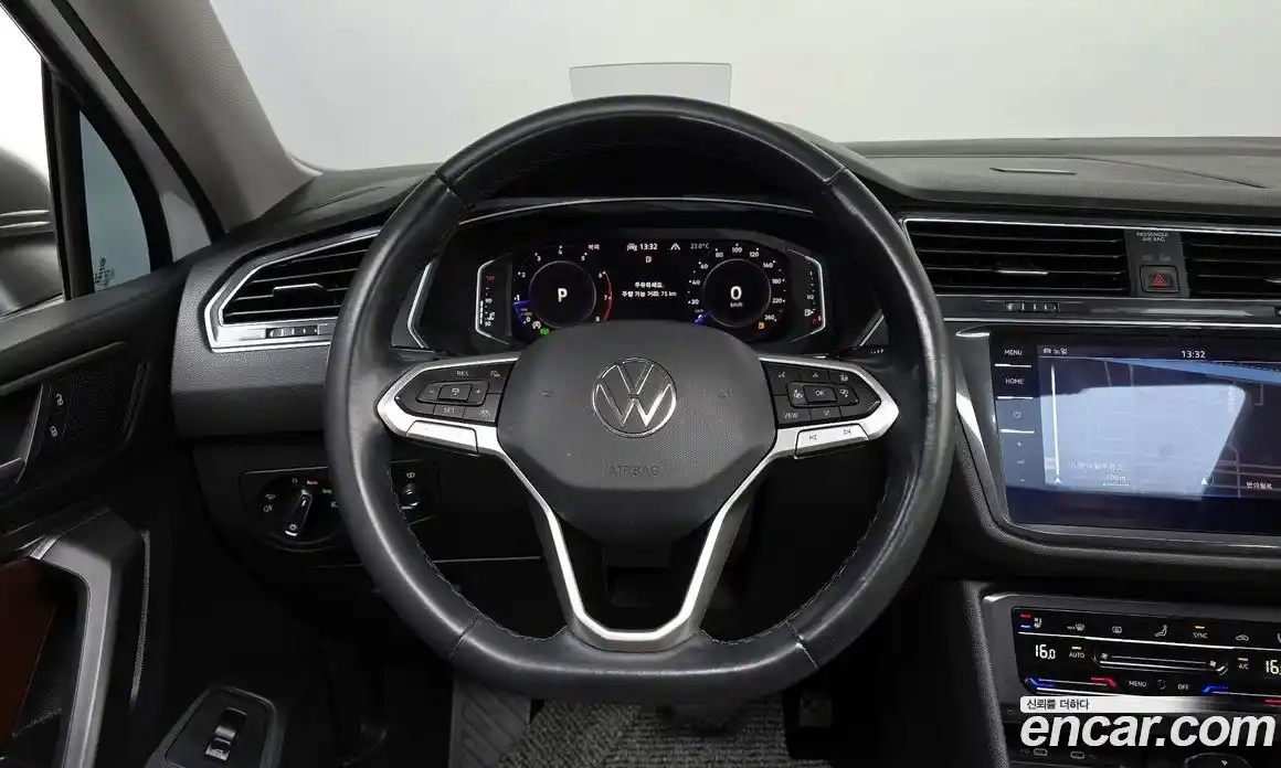 Volkswagen Tiguan 2023 2.0 гидро в Москве № 2060357, фото 17