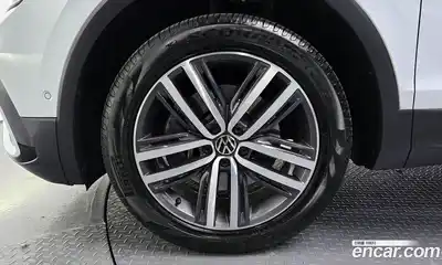 Volkswagen Tiguan 2023 2.0 гидро в Москве № 2060357, миниатюра 4