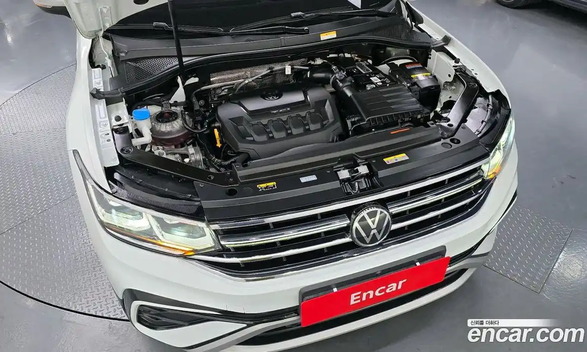 Volkswagen Tiguan 2023 2.0 гидро в Москве № 2060357, фото 5