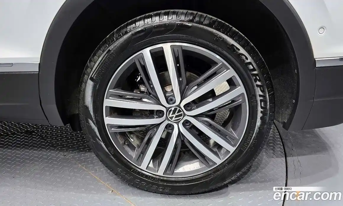 Volkswagen Tiguan 2023 2.0 гидро в Москве № 2060357, фото 6