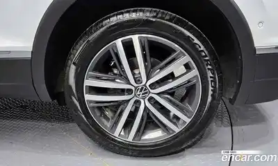 Volkswagen Tiguan 2023 2.0 гидро в Москве № 2060357, миниатюра 6