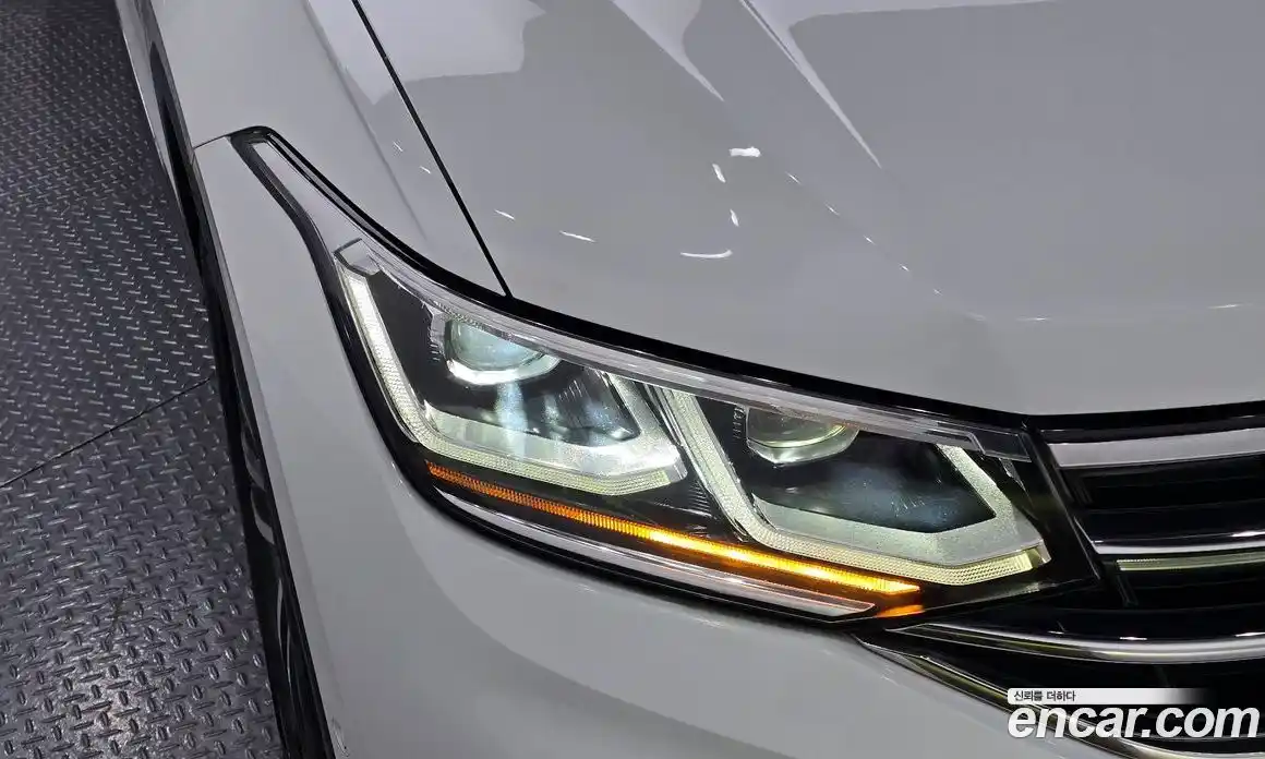 Volkswagen Tiguan 2023 2.0 гидро в Москве № 2060357, фото 7