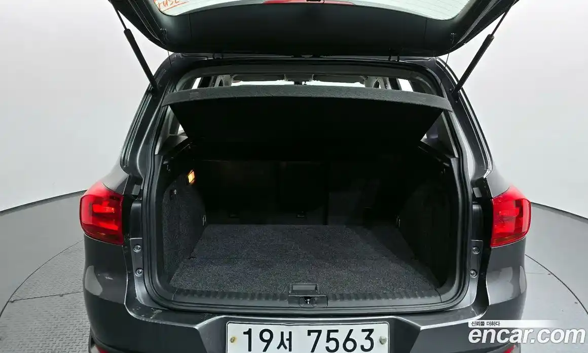 Volkswagen Tiguan 2014 2.0 гидро в Москве № 2060799, фото 20