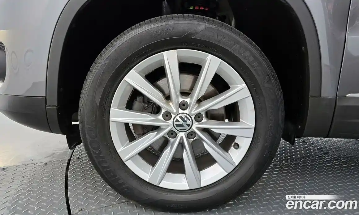 Volkswagen Tiguan 2014 2.0 гидро в Москве № 2060799, фото 5