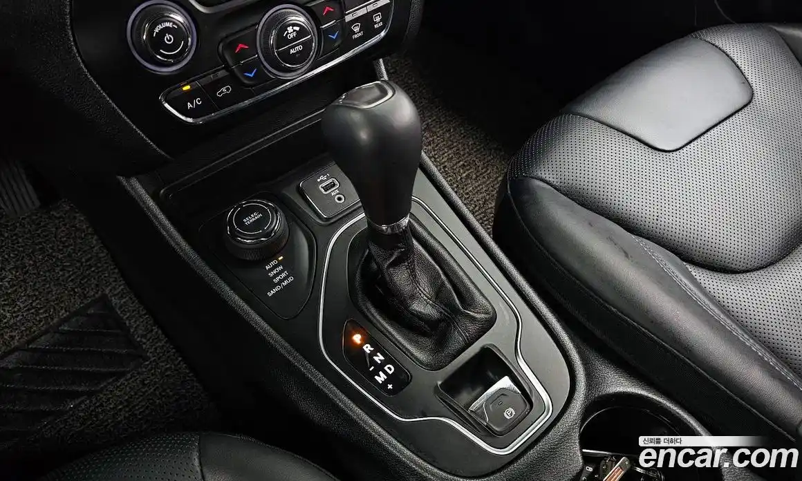 Jeep Cherokee 2019 2.4 гидро в Москве № 2061424, фото 12