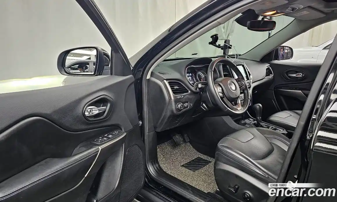 Jeep Cherokee 2019 2.4 гидро в Москве № 2061424, фото 13