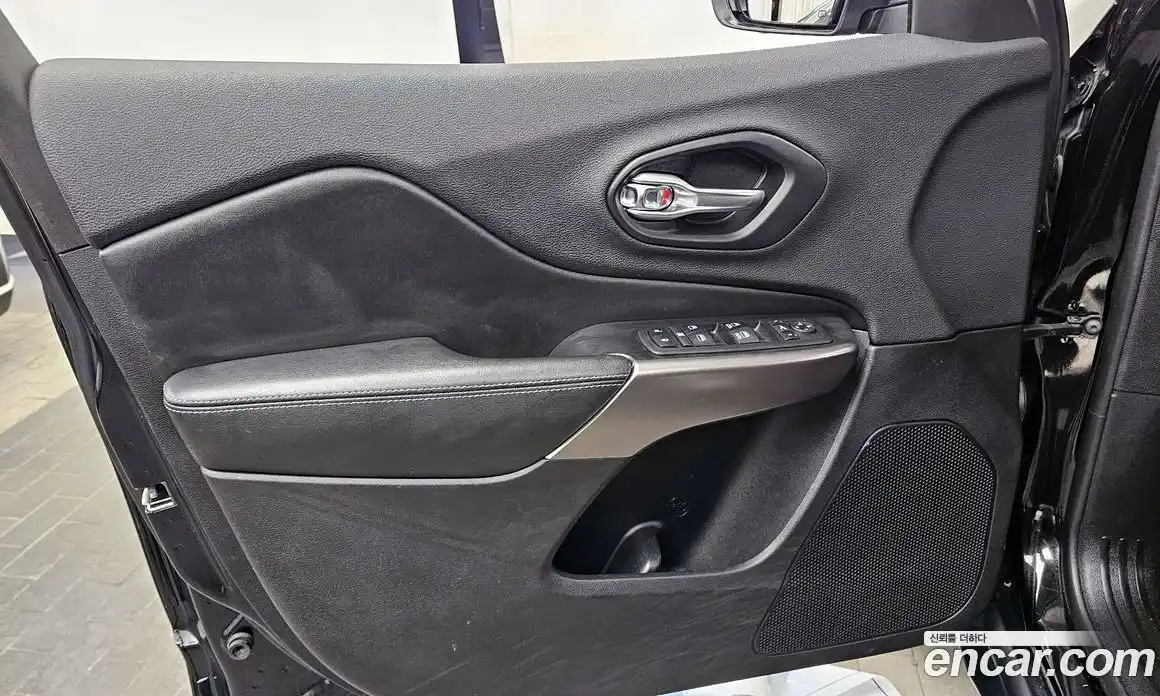 Jeep Cherokee 2019 2.4 гидро в Москве № 2061424, фото 14