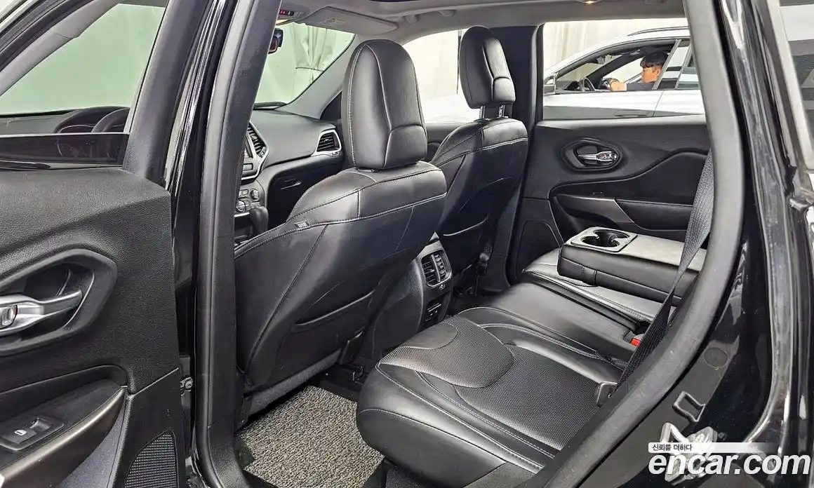 Jeep Cherokee 2019 2.4 гидро в Москве № 2061424, фото 16