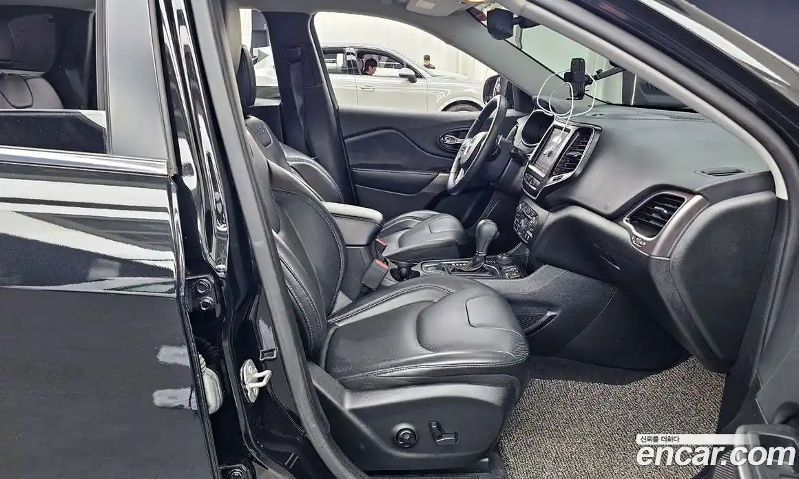 Jeep Cherokee 2019 2.4 гидро в Москве № 2061424, фото 17