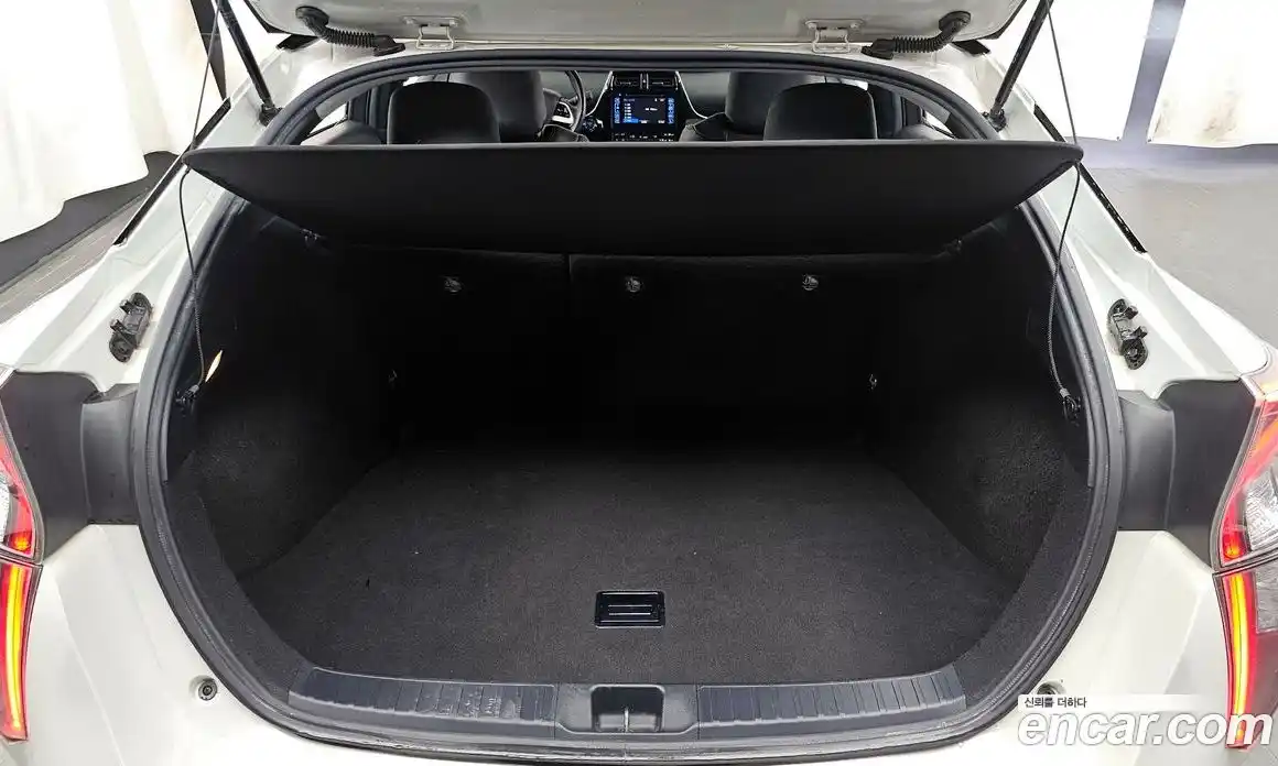 Toyota Prius 2018 1.8 гидро в Москве № 2062123, фото 26