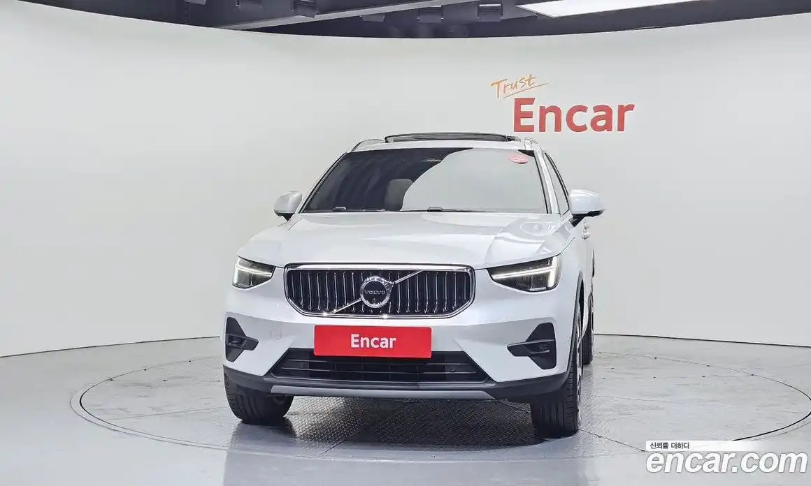Volvo XC40 2023 2.0 гидро в Москве № 212837, фото 3