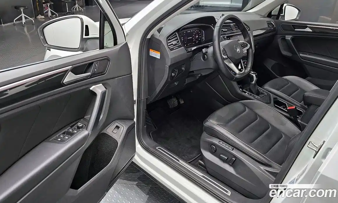 Volkswagen Tiguan 2022 2.0 гидро в Москве № 214978, фото 11