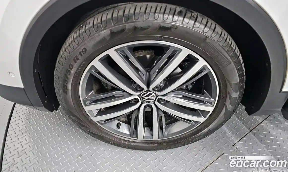 Volkswagen Tiguan 2022 2.0 гидро в Москве № 214978, фото 5