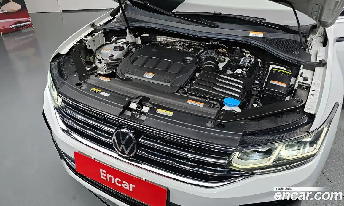 Volkswagen Tiguan 2022 2.0 гидро в Москве № 214978, фото 6