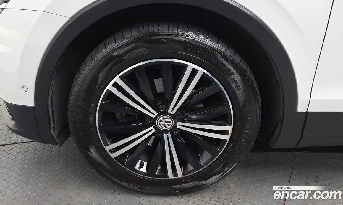 Volkswagen Tiguan 2018 2.0 гидро в Москве № 232177, фото 4