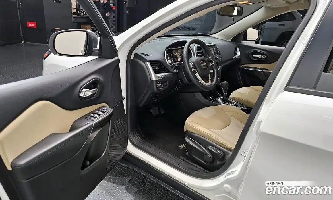 Jeep Cherokee 2016 2.4 гидро в Москве № 232718, фото 11