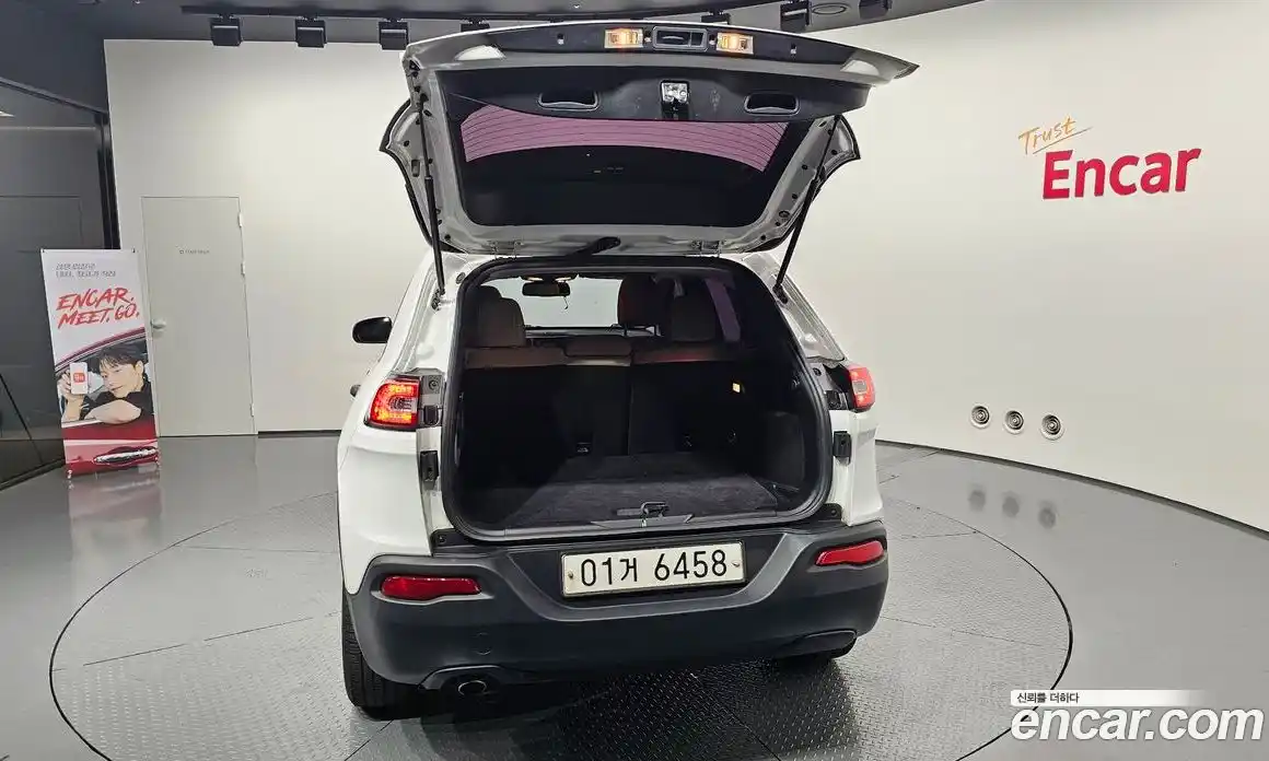 Jeep Cherokee 2016 2.4 гидро в Москве № 232718, фото 20