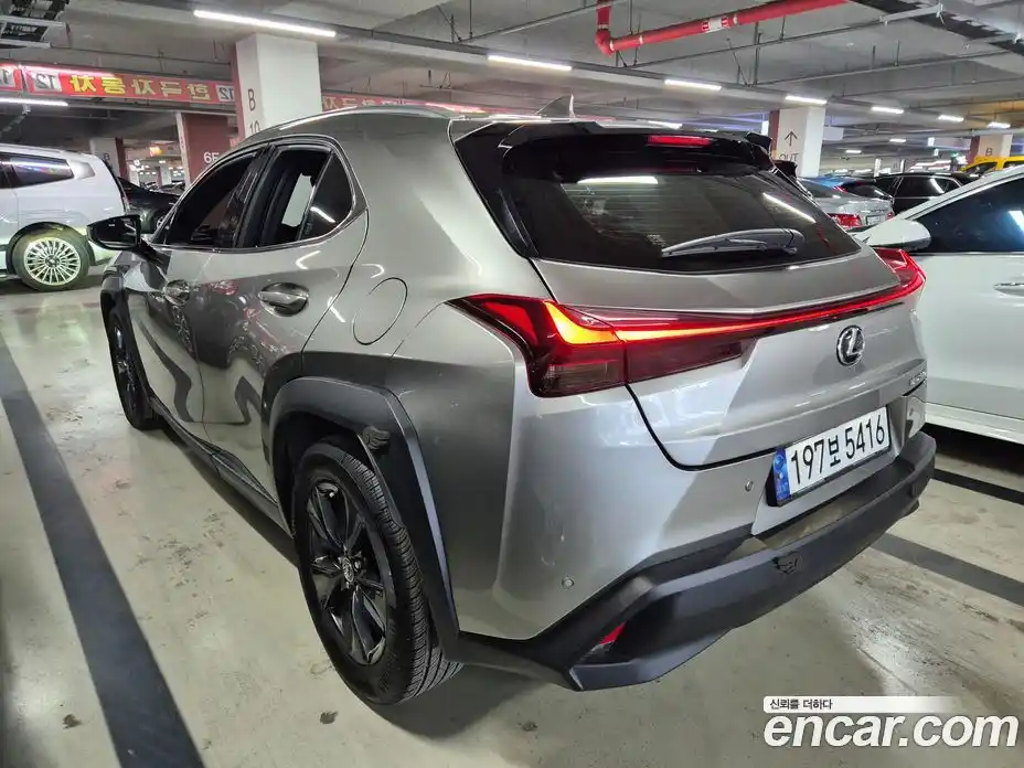 Lexus UX 2023 2.0 гидро в Москве № 254345, фото 4