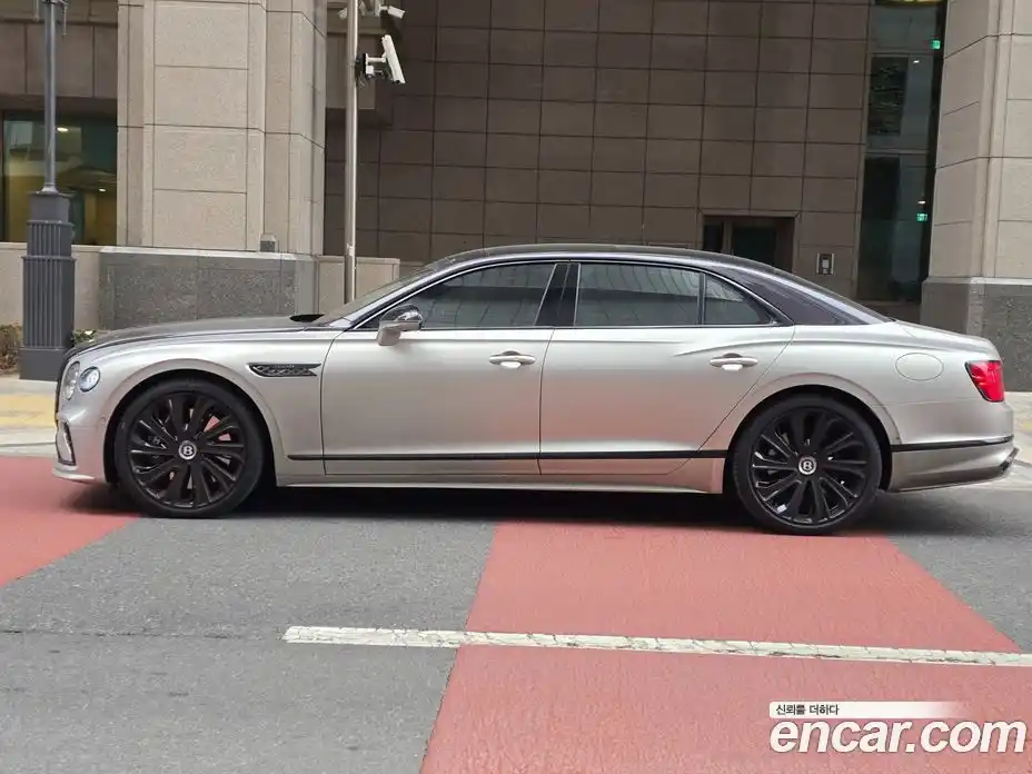 Bentley Flying Spur 2025 4.0 гидро, фото 3