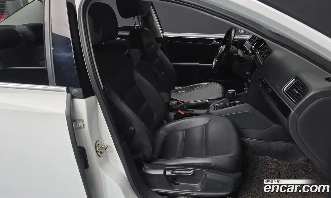 Volkswagen Jetta 2015 2.0 гидро в Москве № 169017, фото 11