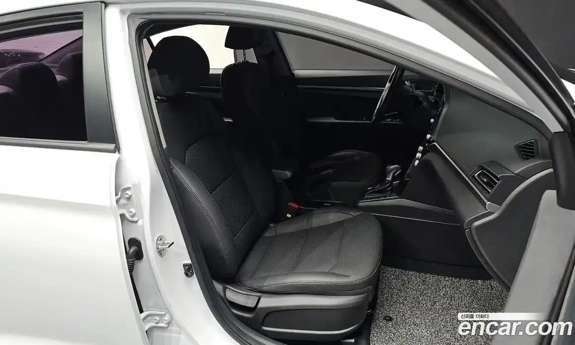Hyundai Avante 2019 1.6 гидро в Москве № 2050203, фото 11