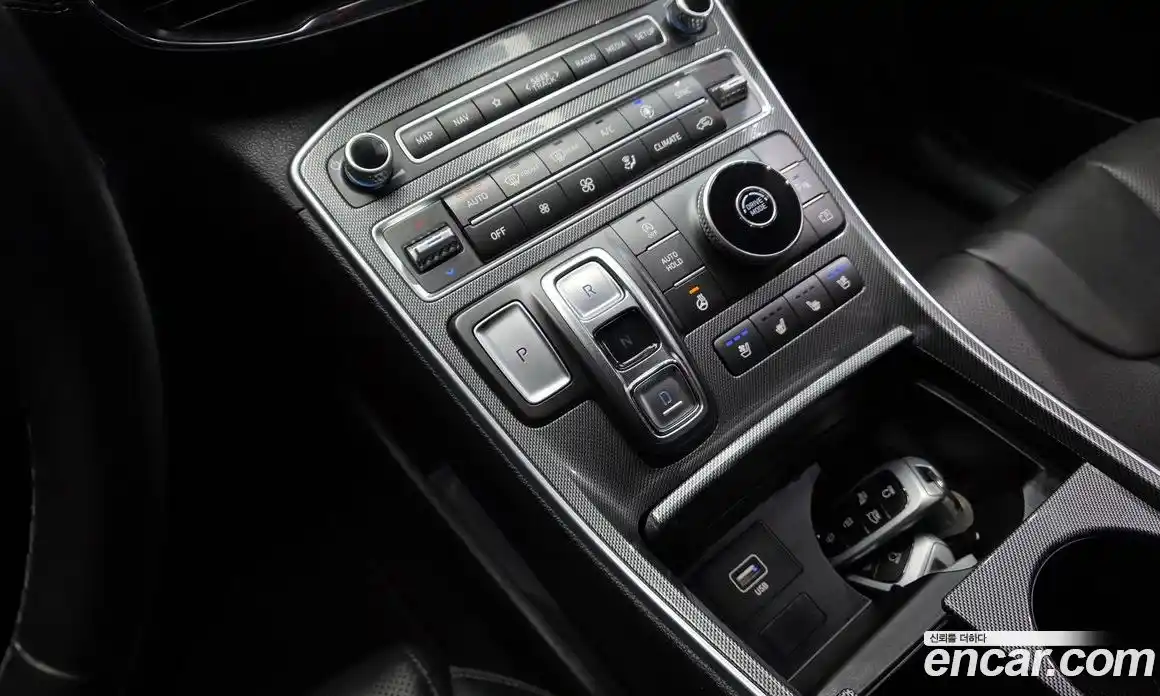 Hyundai Santa Fe 2022 2.2 гидро в Москве № 2050265, фото 9