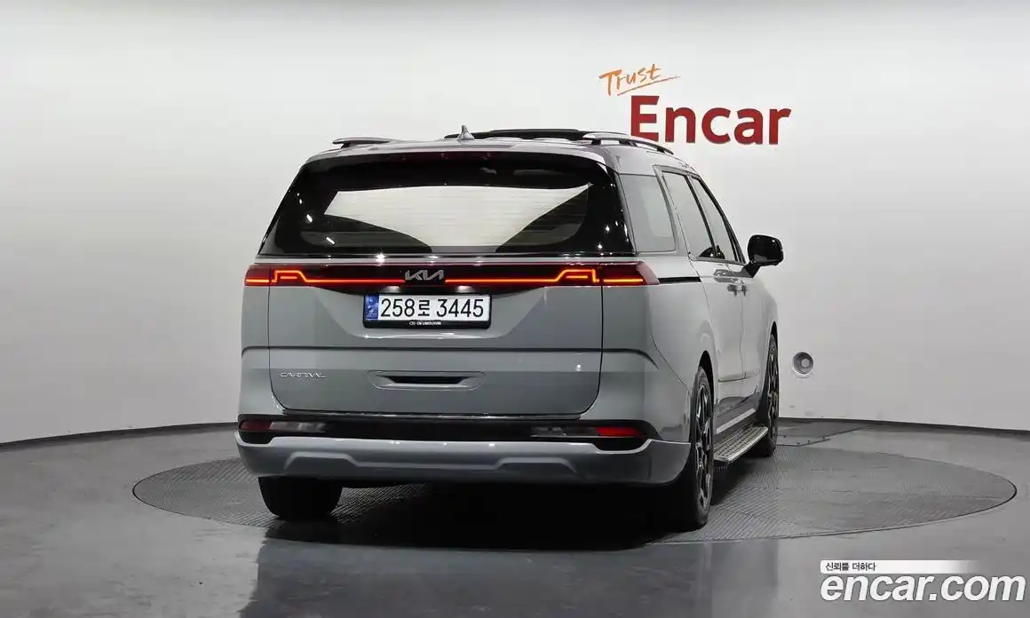 Kia Canival 2023 3.5 гидро в Москве № 2051219, фото 4