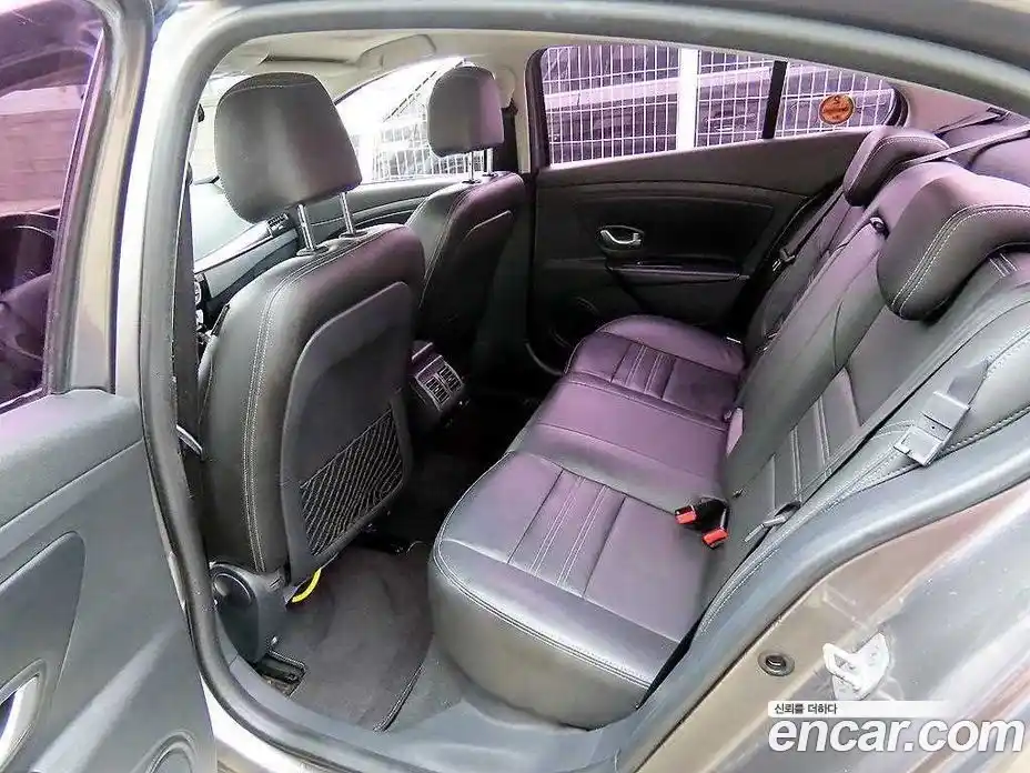 Renault SM3 2016 1.6 гидро в Москве № 2056185, фото 6