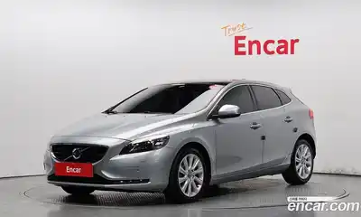 Volvo V40, 2016